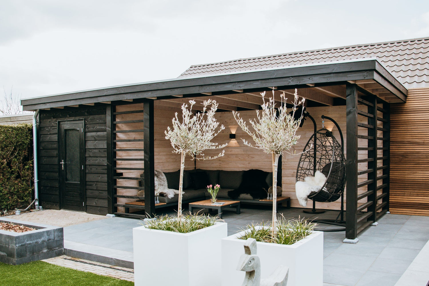 Berging met overkapping