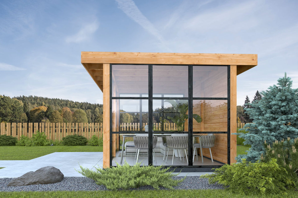Sfeerfoto van zwarte steellook glaswanden toegepast in een houten buitenverblijf; overkapping en inrichting niet inbegrepen.