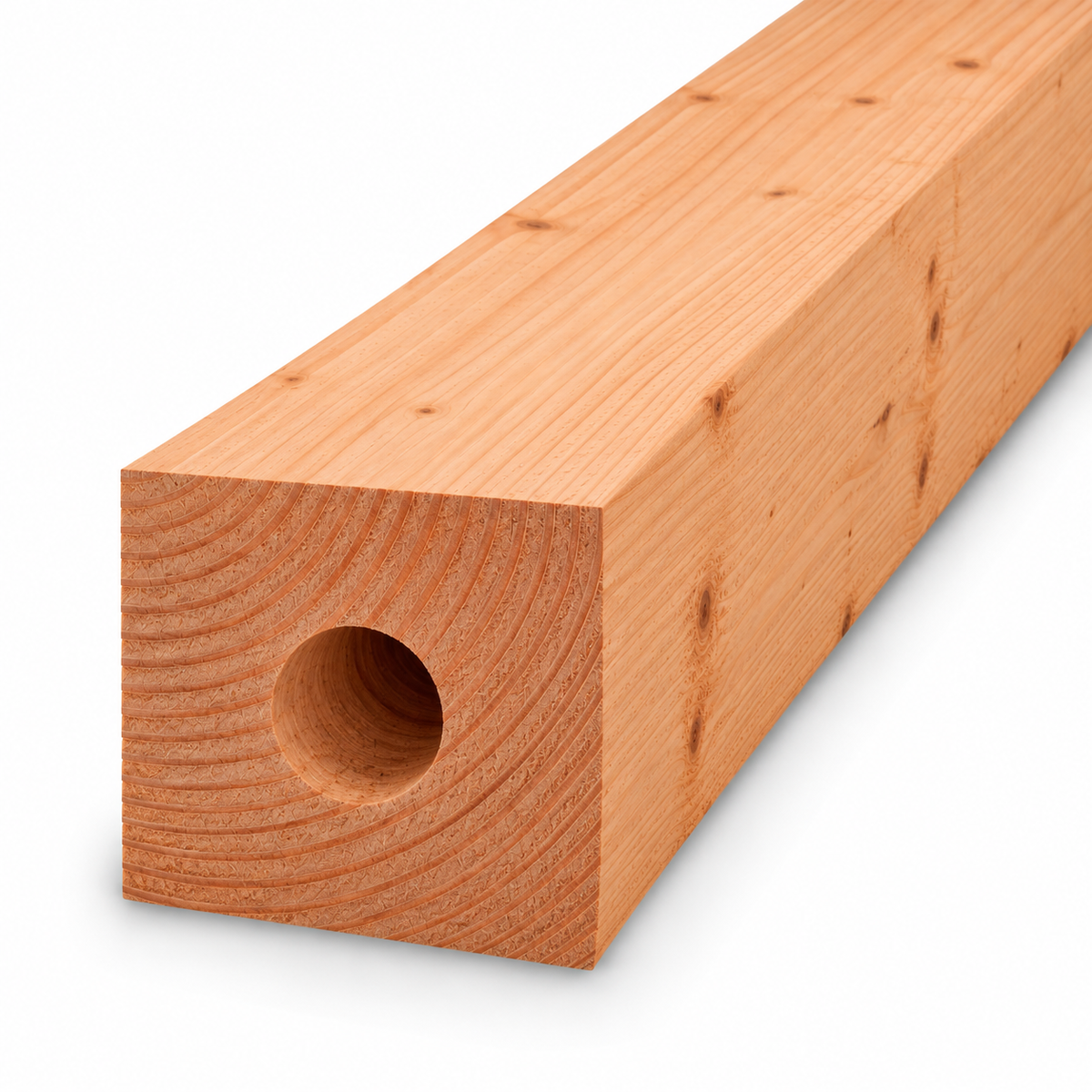 Detail van de onderzijde van een Douglas hoek- of tussenpaal 15 x 15 cm met centrale boring van 40 mm voor bevestiging en hoogteverstelling op een betonpoer.